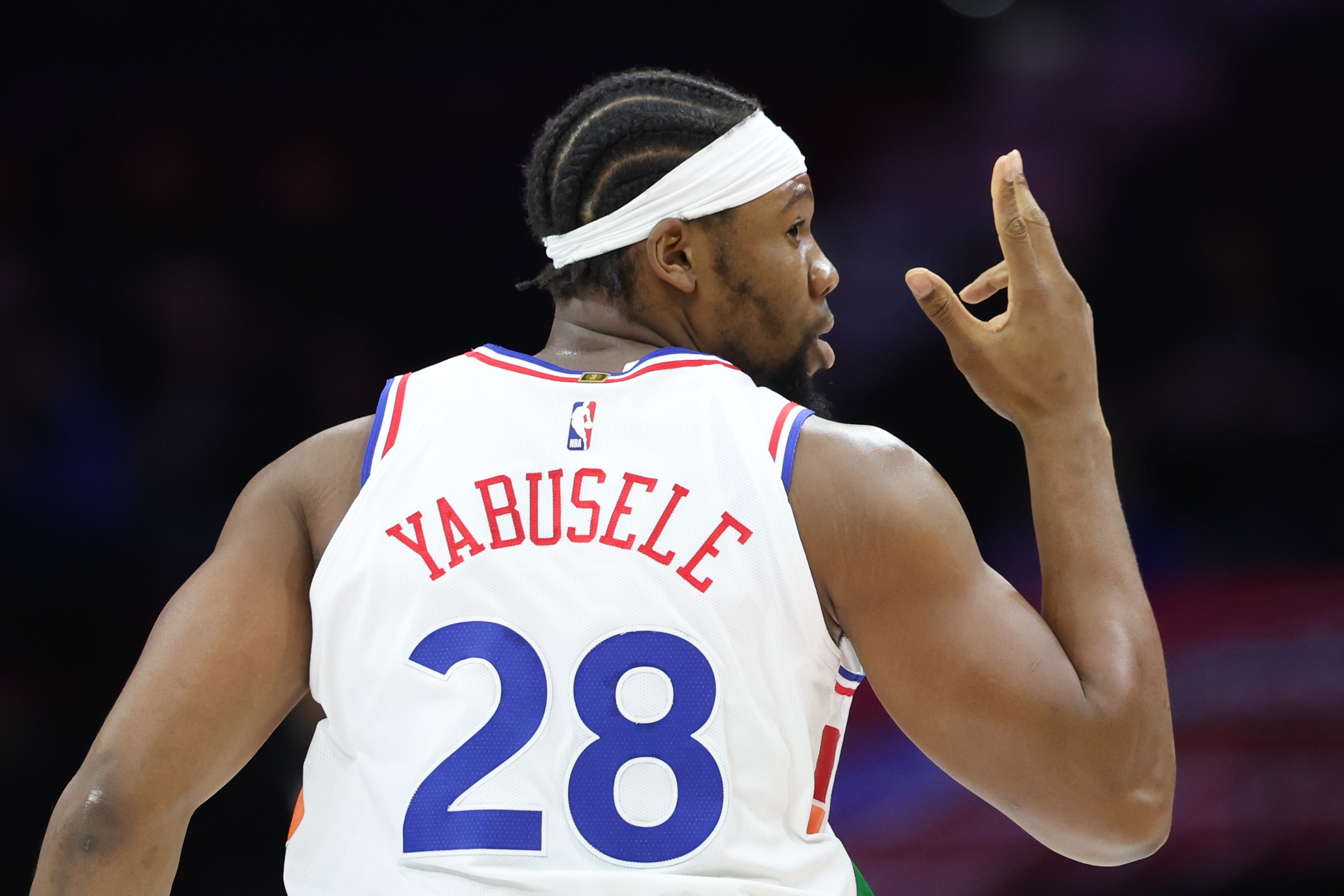 場均11分5.6板2.1助！亞布塞萊：我真的很想繼續(xù)留在NBA