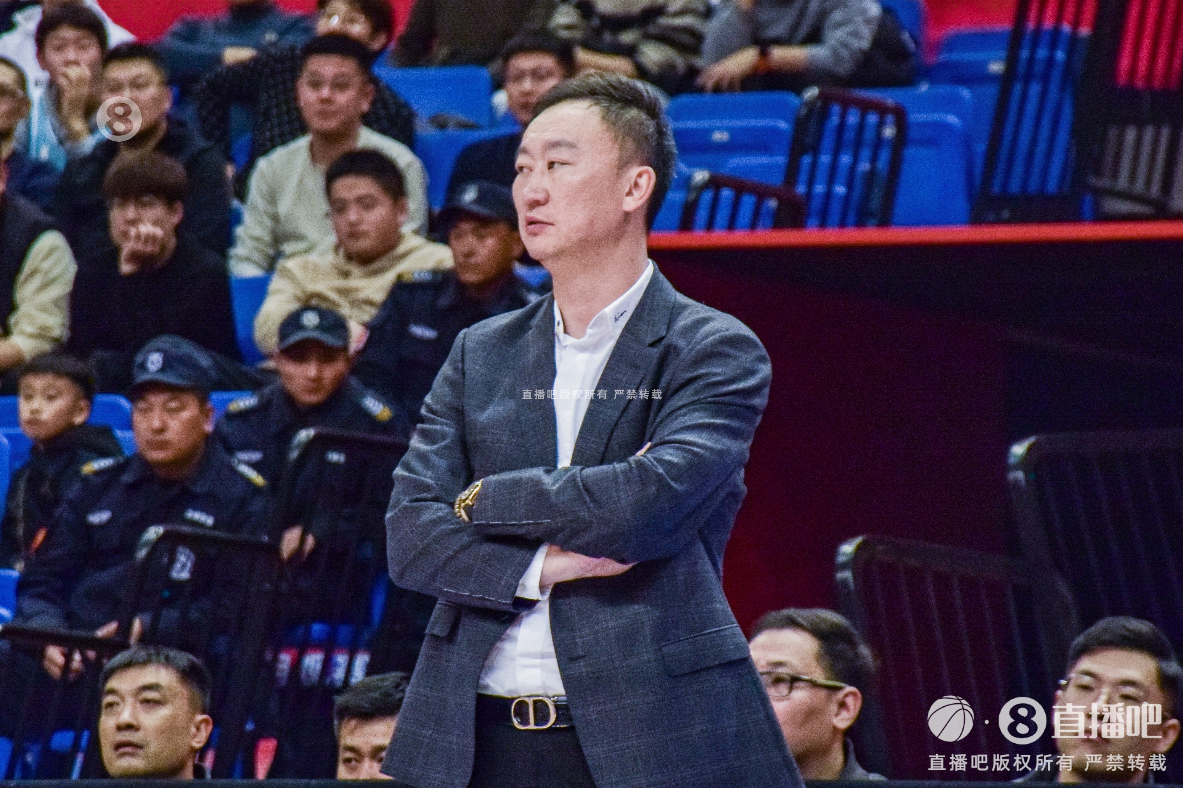 媒體人：9名球員離開了青島 球隊(duì)陣容十分年輕 王奕博會(huì)帶來經(jīng)驗(yàn)