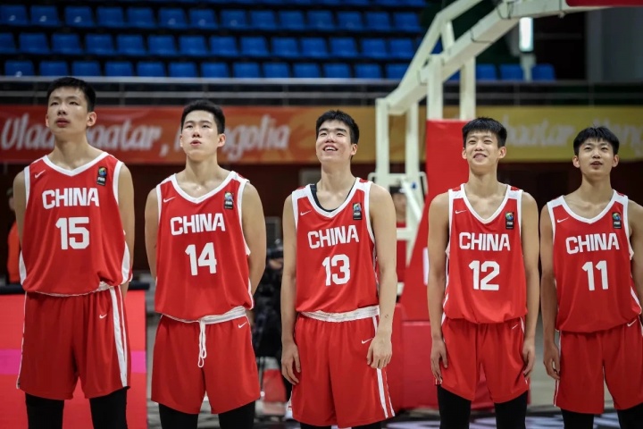 媒體人：中國U16男籃上半場破聯(lián)防做得不好 他們下半場適應(yīng)了防守