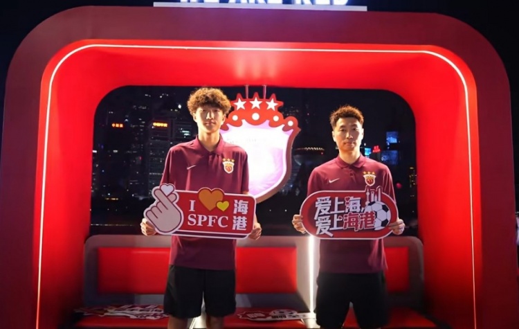傅歡、李智良前往北外灘打卡，傅歡：在比賽中竭盡全力回饋球迷