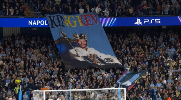 歡迎丁丁重回伊蒂哈德！球迷展示tifo：King 凱文！