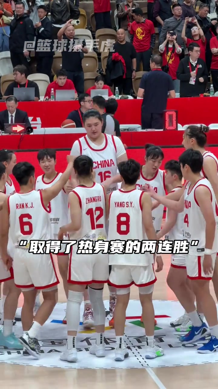 打卡雙塔！尤文圖特女籃賽后找到韓旭和張子宇進(jìn)行合影
