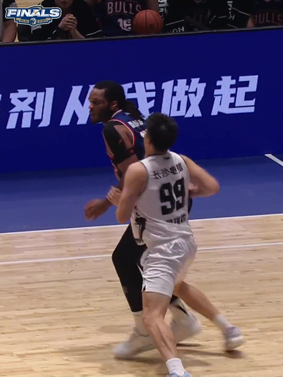 總決賽G3戰(zhàn)勝長沙勇勝！一起跟隨視頻回顧金牛球員高光表現(xiàn)！