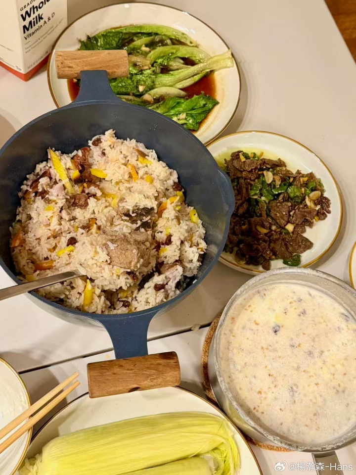 自己動手豐衣足食！楊瀚森曬中國菜配文：??家的味道
