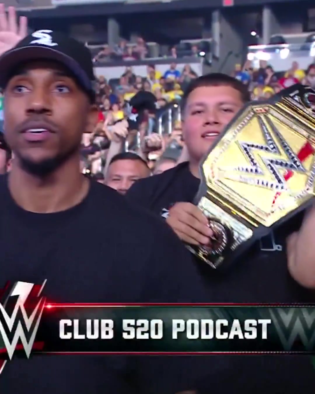 忠實摔迷！哈利伯頓和蒂格現(xiàn)場觀戰(zhàn)WWE“摔角狂歡”賽事