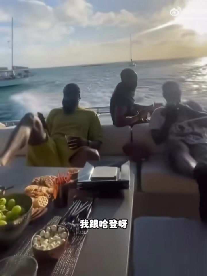 雷霆三少你更愿意和誰(shuí)交朋友？楊侃團(tuán)隊(duì)：哈登啊 他能帶我大撒幣