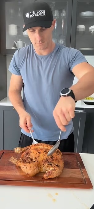 郵報(bào)：前英超球員皮尤退役后成為美食博主，分享健康食譜并教做菜