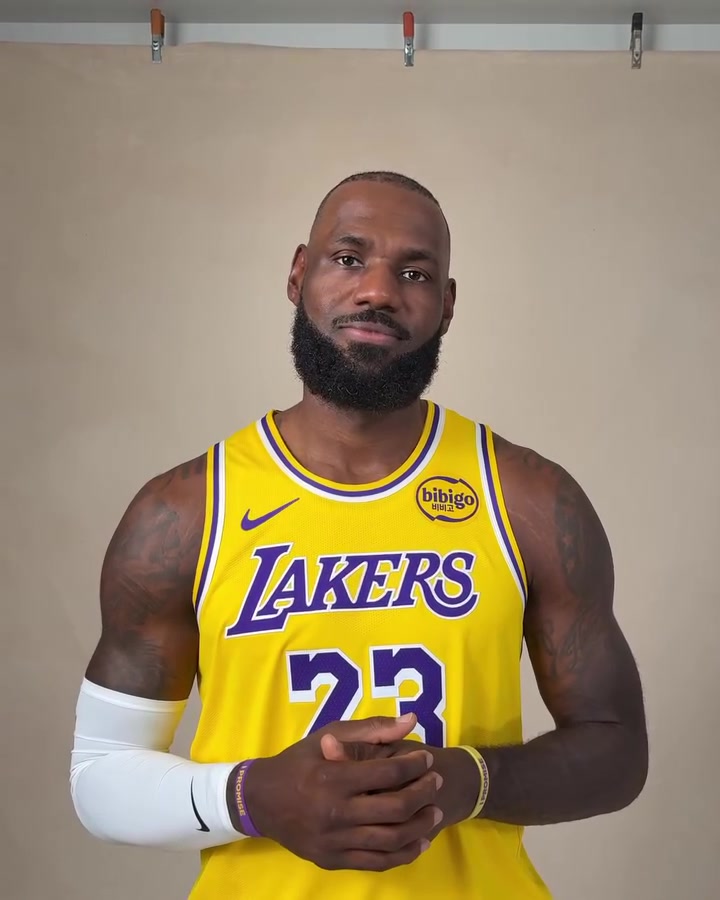 超過70名球員在你NBA首秀后出生？詹姆斯做搞怪表情難以置信
